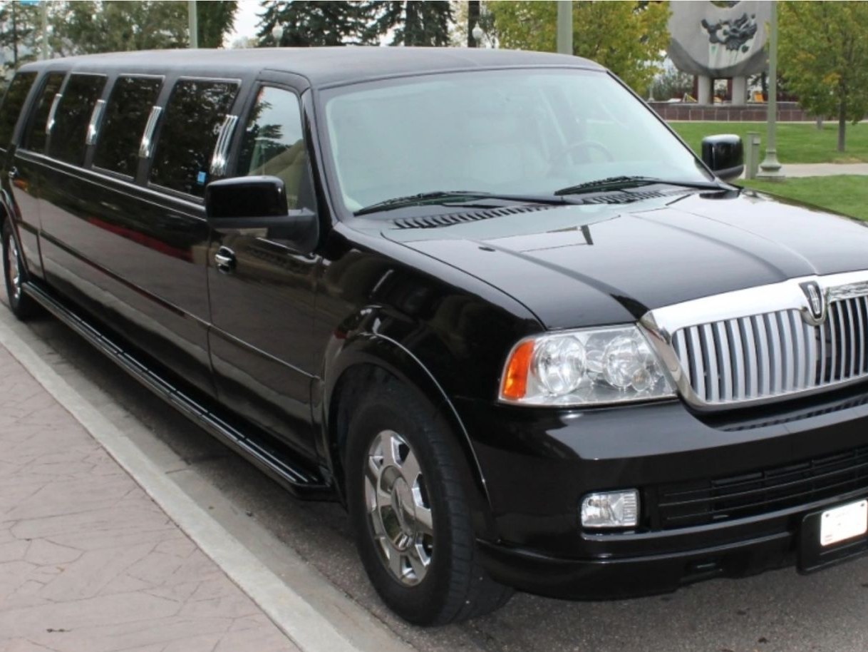 Lincoln Navigator — Sioux Falls chauffeur & limo fleet
